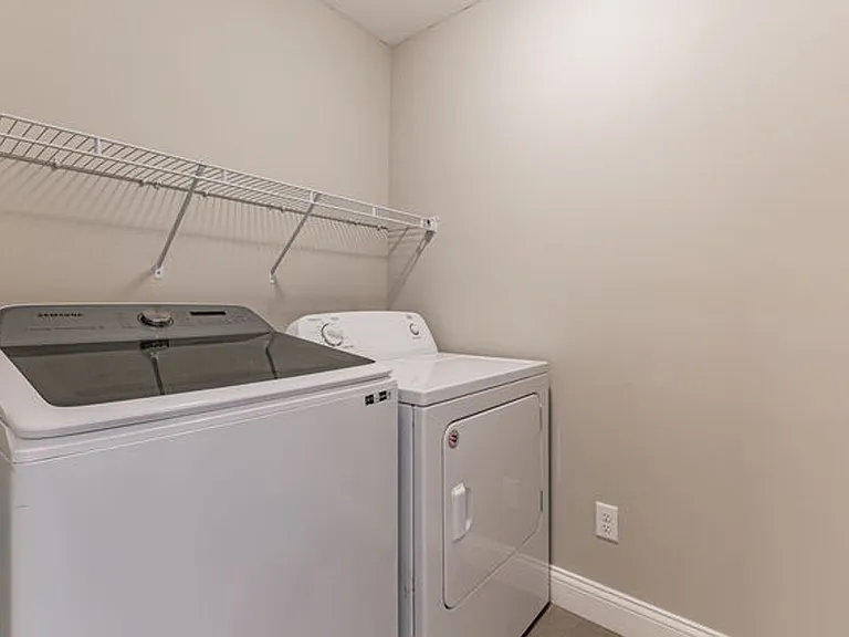 901 Cates Dr — Photo 16