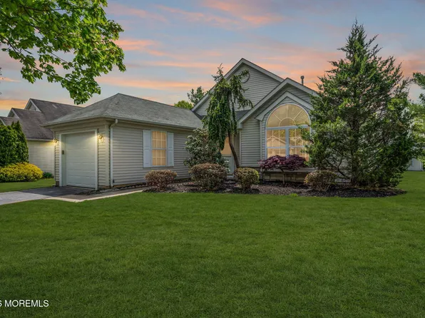8 Skyline Drive, Lakewood, NJ 08701