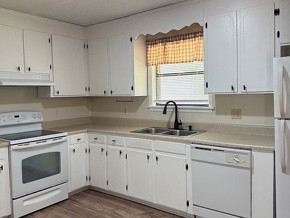 2nd image of 1110 1st Ave