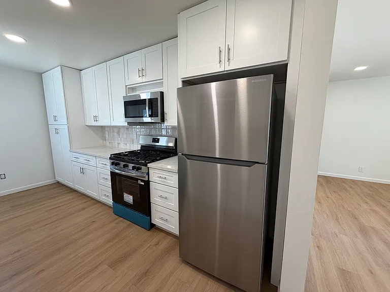219 S G St — Photo 17