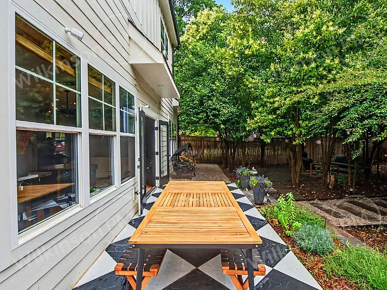 221 Gardner Ave — Photo 43