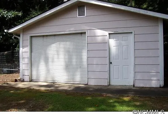101 Starlight Ln — Photo 38