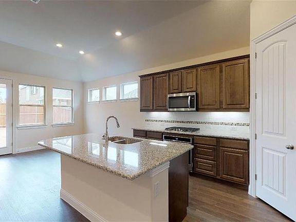 4th image of 5524 Holloway Hl