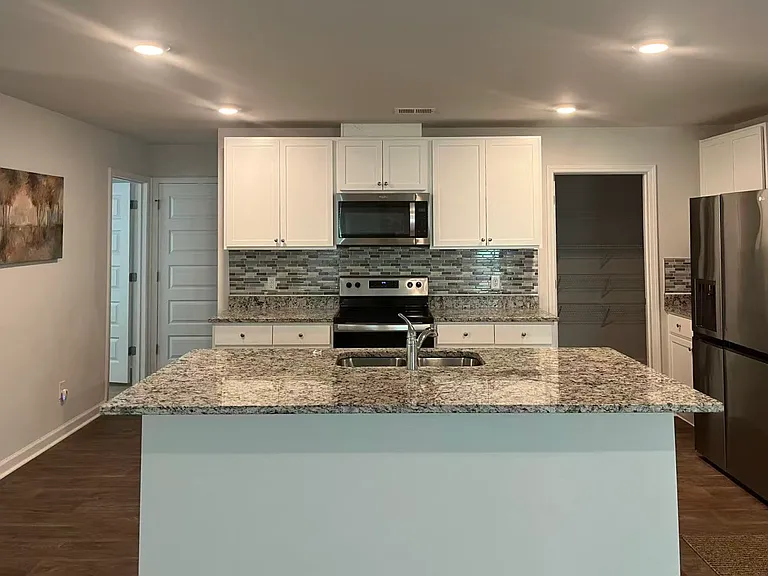 405 Coconut Dr — Photo 3