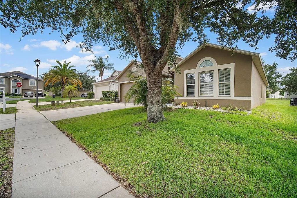 4 bed, 2.0 bath, 1874 sqft, $2,250 — Photo 4