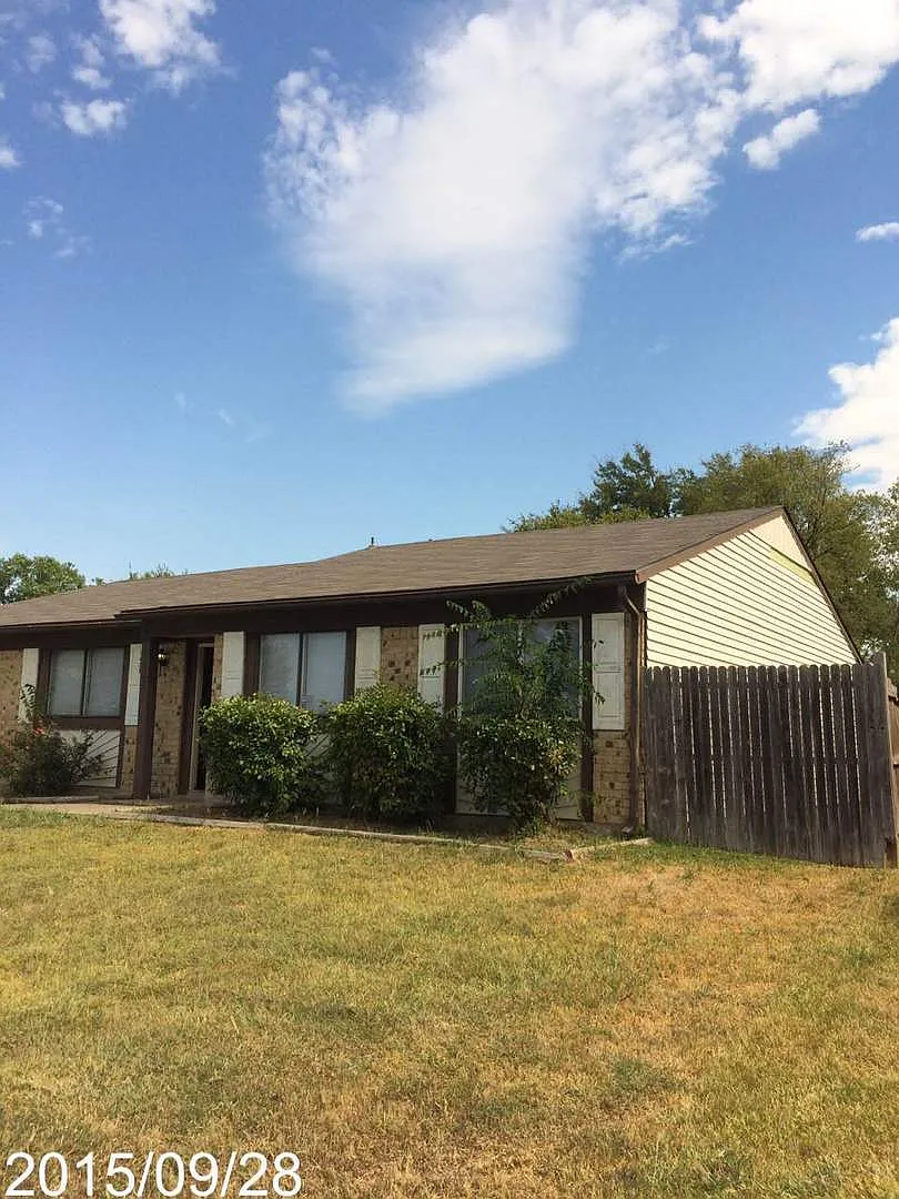 Beautiful 4 Bedroom 2 Bathroom in Garland! — Photo 3