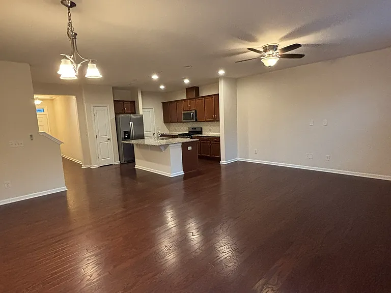 803 New Derby Ln — Photo 8