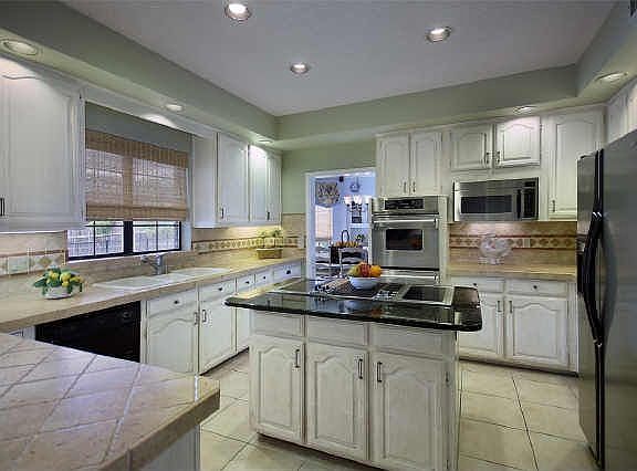 5th image of 4023 Villa Grove Dr