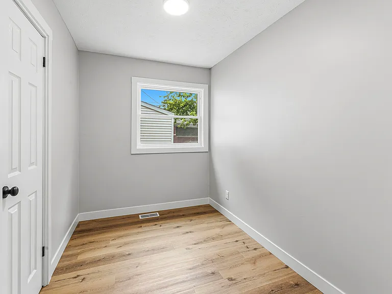 126 N Illinois St — Photo 16