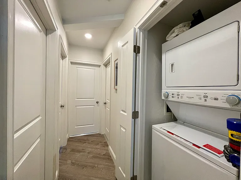 219 Waterman St — Photo 11