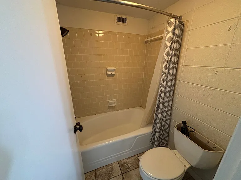 900 Brightwood Manor Dr #B-4 — Photo 14
