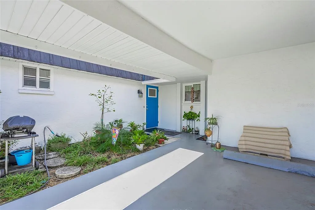 2 bed, 2.0 bath, 1372 sqft, $1,875 — Photo 2