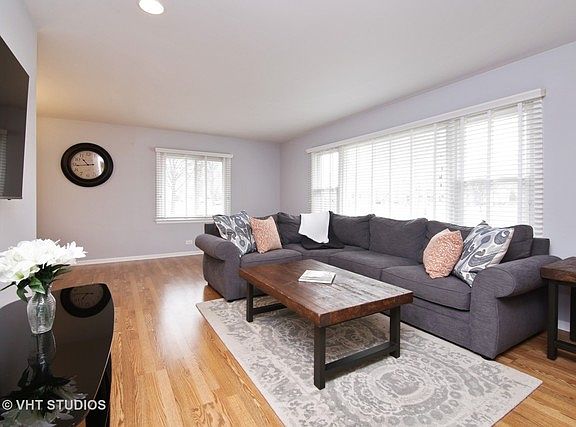 2nd image of 705 E Hawthorne St