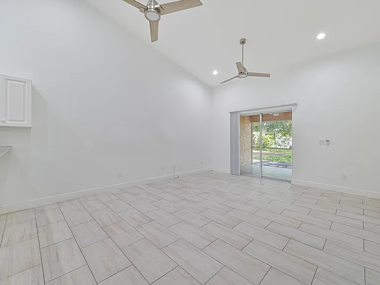 1226 SE 6th St — Photo 5