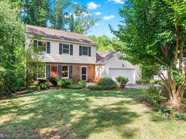 868 Twin Harbor Dr, Arnold, MD 21012