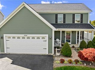 1544 Meadowbrook Ln, Farmington, NY 14425