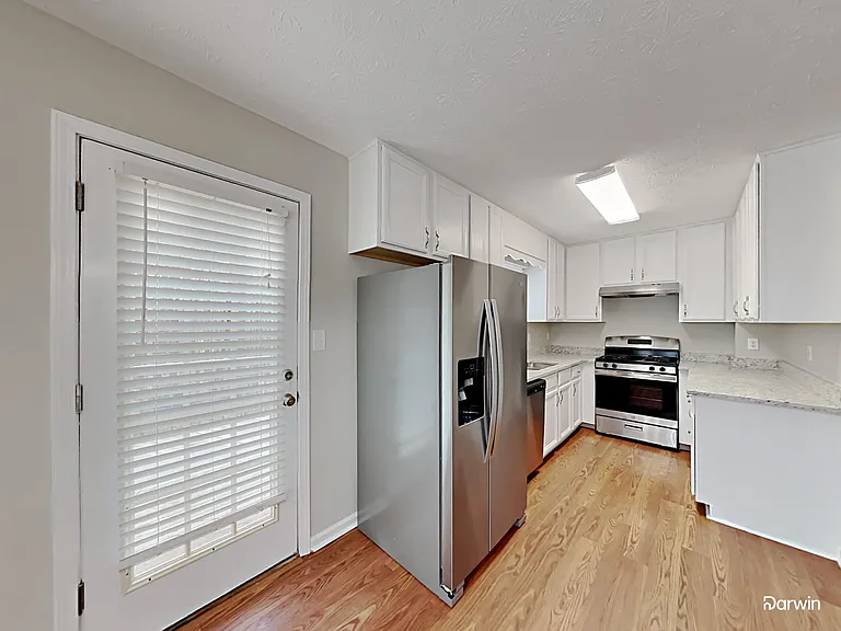 383 Robin Hood Dr — Photo 2