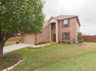 609 Cessna Ct, Saginaw, TX 76179
