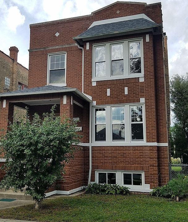 1st image of 5752 W Ainslie St #2