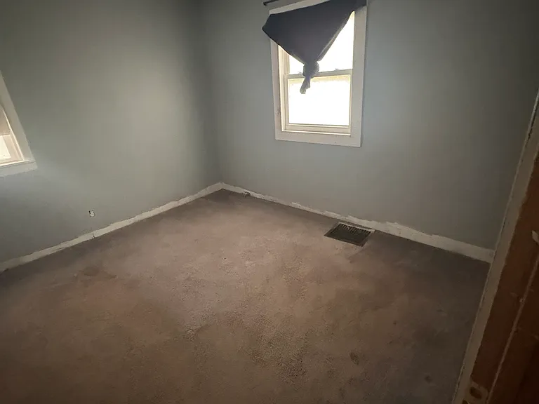107 W Harrison St — Photo 3