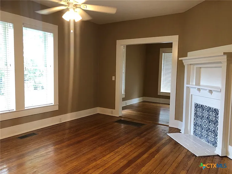 414 W San Antonio St — Photo 5