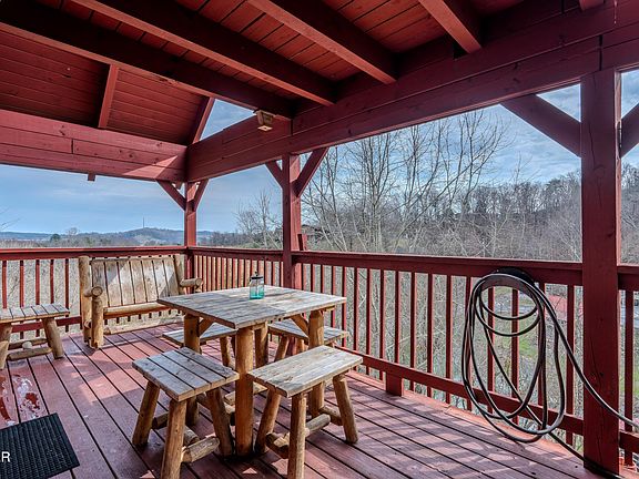 2nd image of 513 Hideaway Ridge Cir