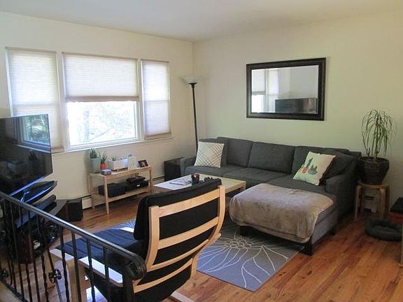 2nd image of 713 4th Ave