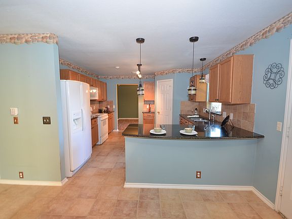 5th image of 3948 Brook Hollow Dr