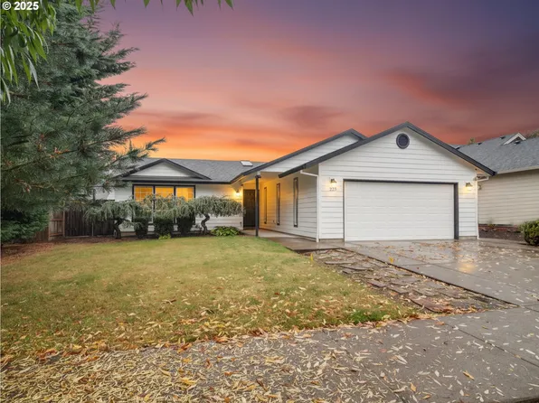 225 SW Valleys Edge St, McMinnville, OR 97128