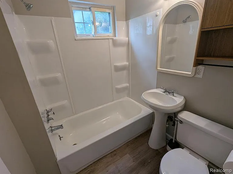 54 E Princeton Ave — Photo 11
