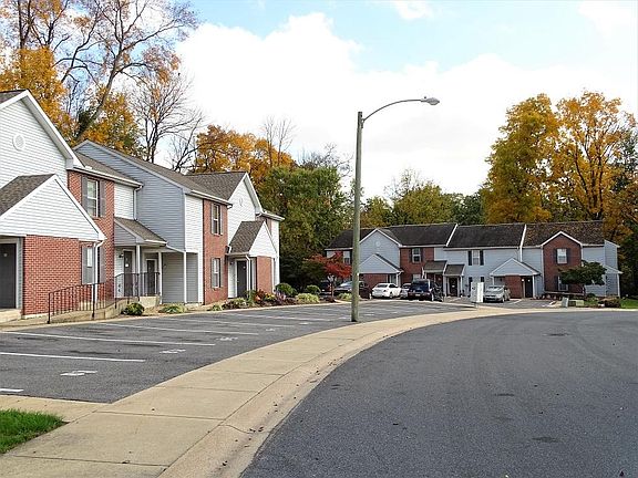 2nd image of 79 Hilldale Dr