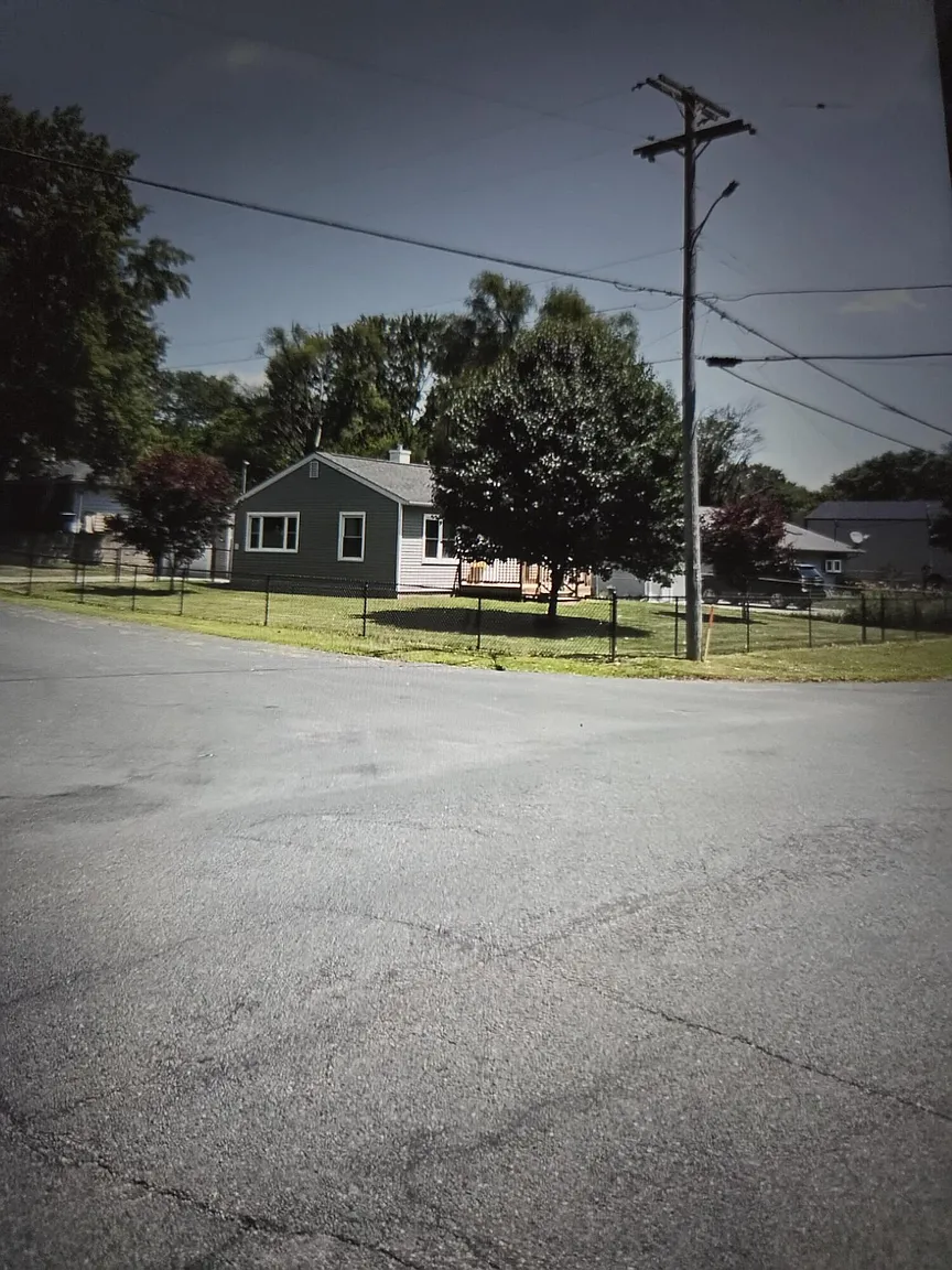 601 Golden Ave photo 1