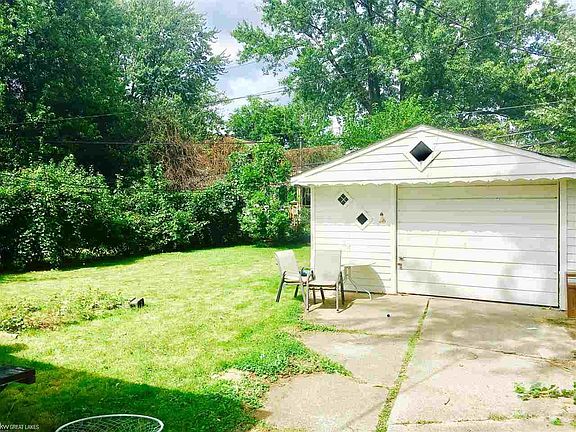 3rd image of 21727 Lange St