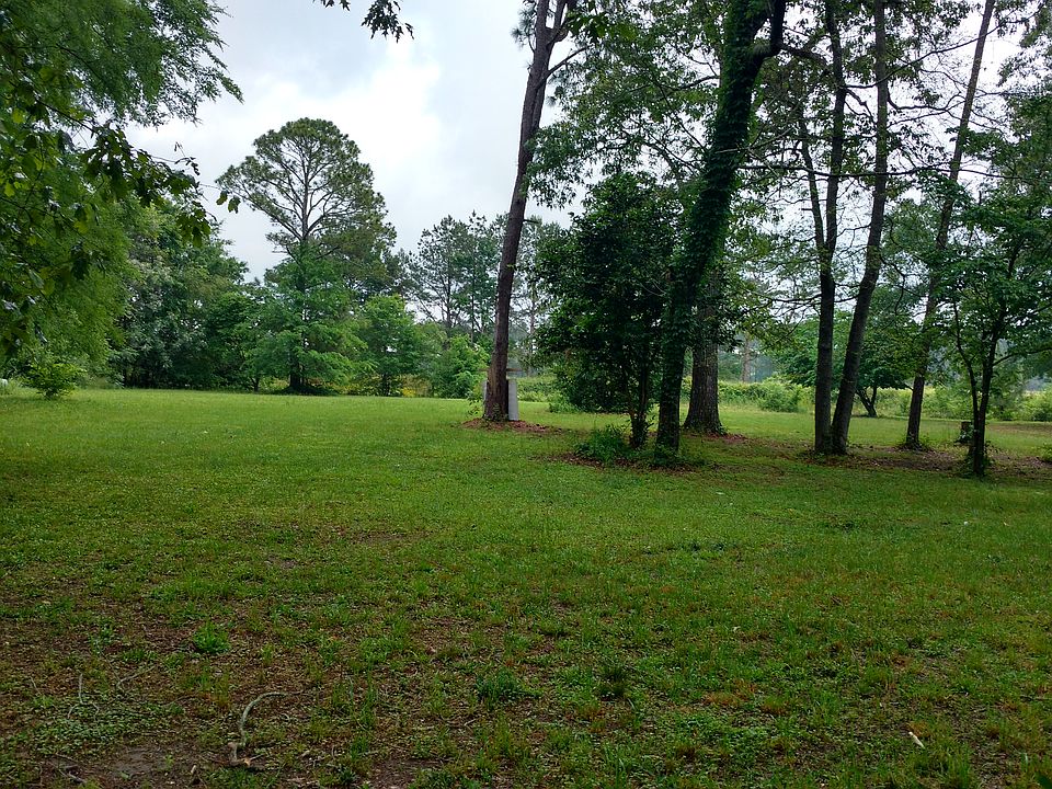 Front yard view