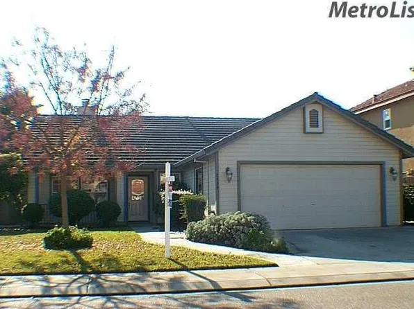 2434 Garden Oak Dr, Riverbank, CA 95367