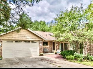 1325 Poplar Ridge Ct, Brookfield, WI 53045