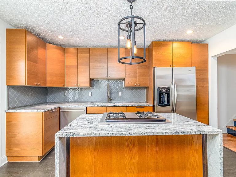 483 Stanley Ave — Photo 4