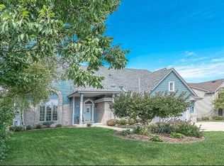 2245 S Woodshire Dr, New Berlin, WI 53151