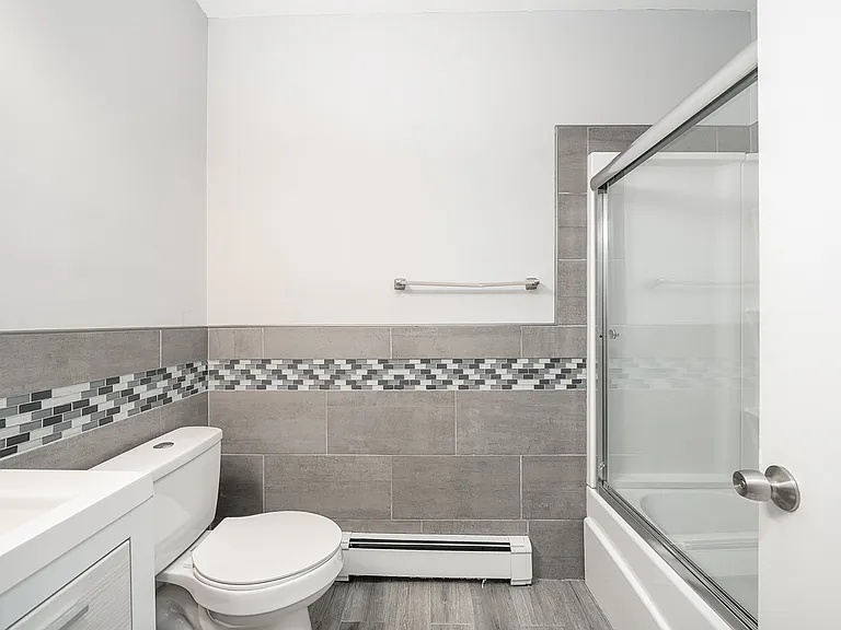 811 Park Ave #2 — Photo 5