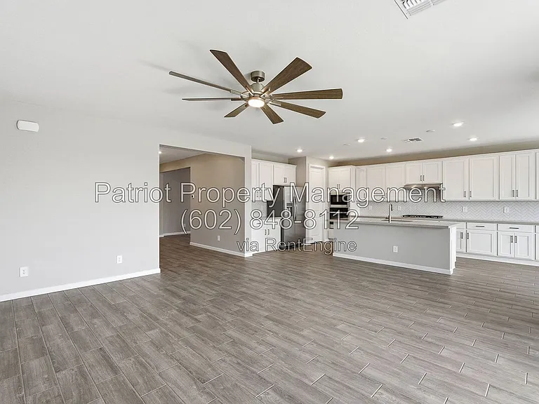 5635 W Hayduk Rd — Photo 2
