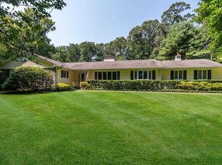 1 Laurel Ct, Lloyd Harbor, NY 11743