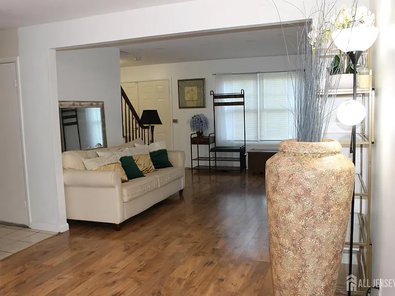 39 Independence Ct — Photo 7