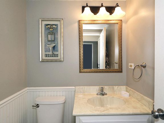 5th image of 854 Shenandoah Dr