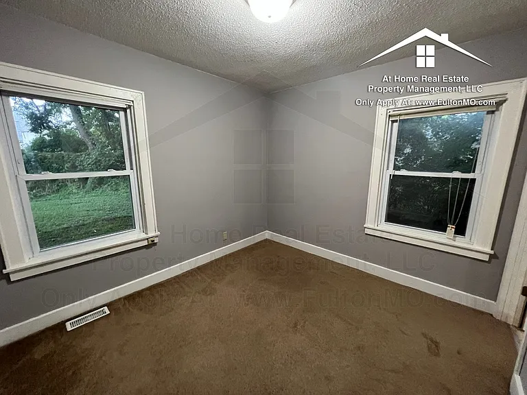1223 Grand St — Photo 12