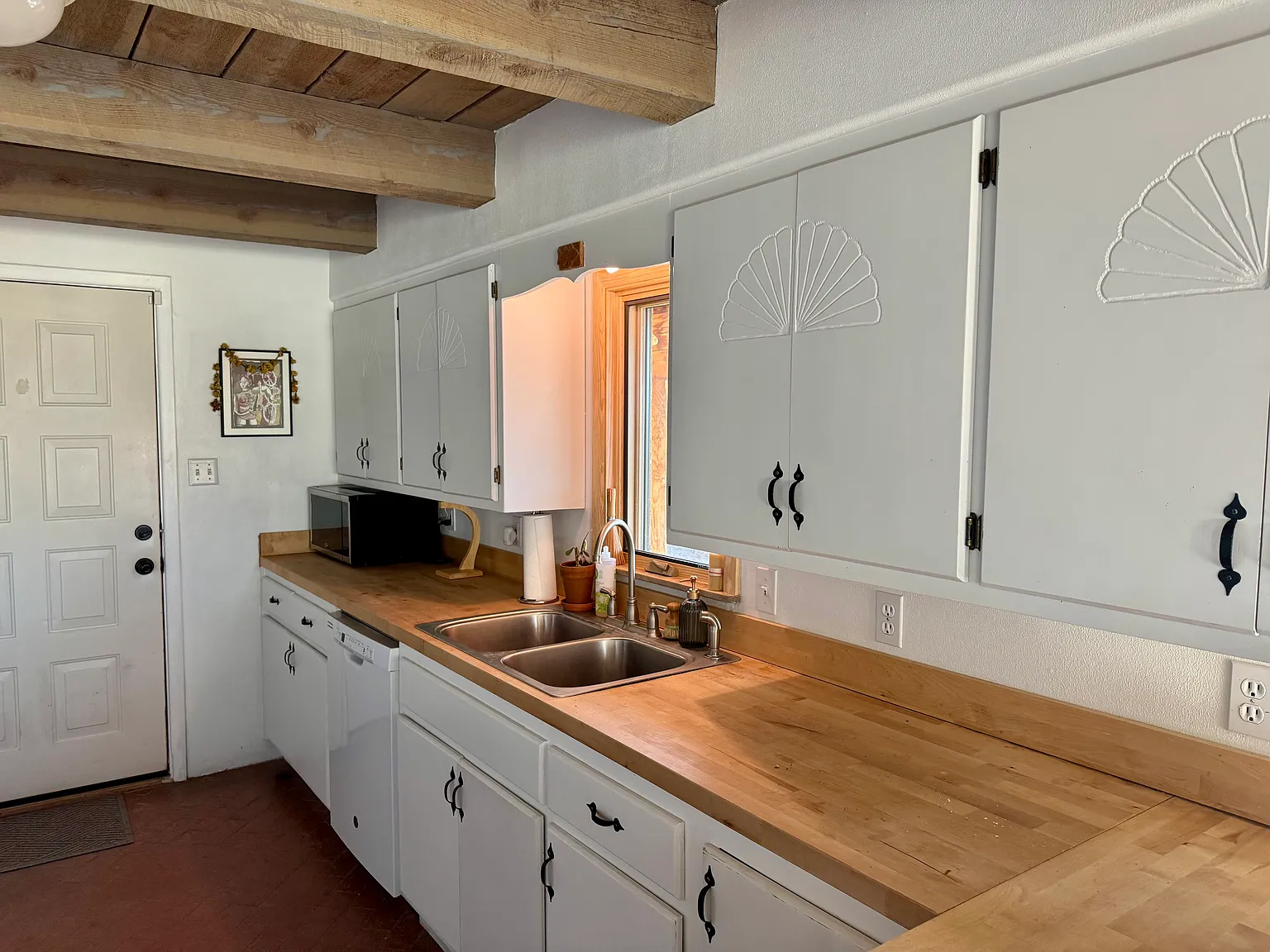 3 bed, 1961 sqft, $3,000 — Photo 4