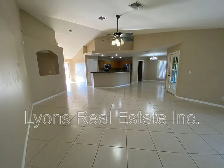 1104 NW 11th Pl — Photo 8