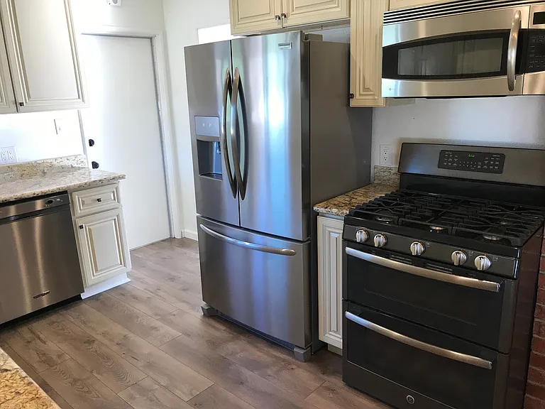 123 Kingsdale Dr — Photo 9