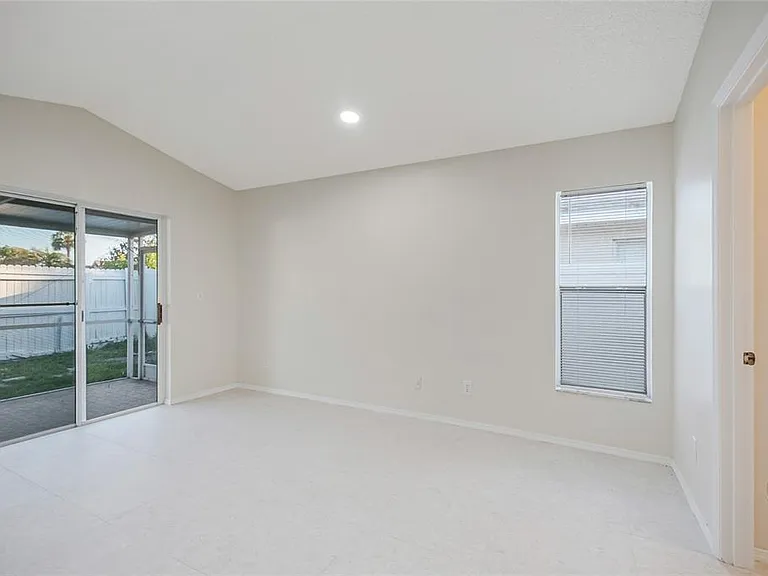 1542 Brook Hollow Dr — Photo 17