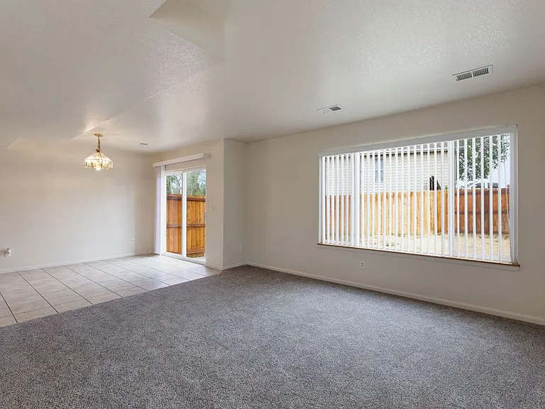 432 Sundance Cir N — Photo 3