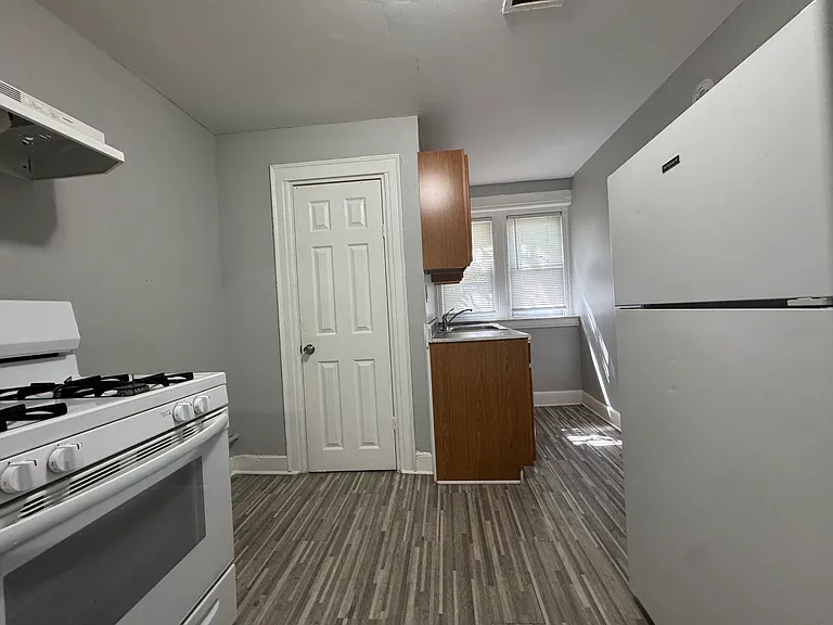 213 Ferry St #1A — Photo 4